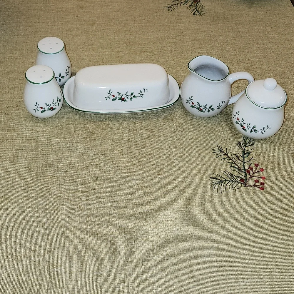 Holiday Royal Seasons Kitchen Ceramic Table Top Accessories